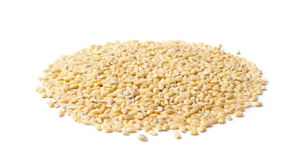 Heap av Pearl Barley isolerad på vit bakgrund närbild — Stockfoto