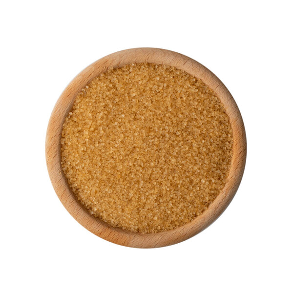 Куча коричневого сахара на белом фоне. Сырая неочищенная тростниковая сахарная куча вид сверху
