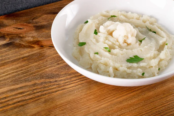 Σπιτικό Πουρέ Κουνουπιδιού Λευκό Πιάτο Closeup Υγιεινή Διατροφή Φυτικά Τρόφιμα — Φωτογραφία Αρχείου