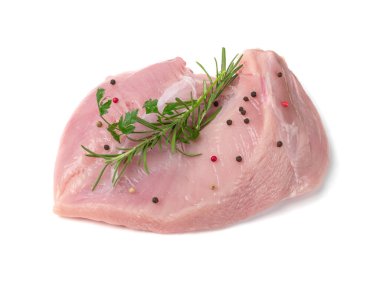 Beyaz arka planda çiğ hindi filetosu izole edilmiş. Pişmemiş hindi eti nugget ya da escalope için.