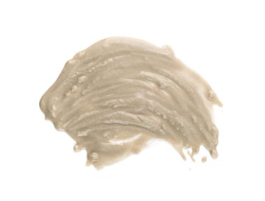 Islak deniz kumu manzaralı. Beyaz arka planda lekeli kumlu plaj dokusu izole edilmiş