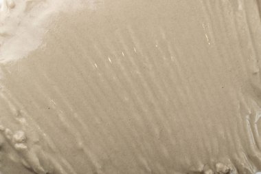 Açık bej rengi ıslak kum dokusu, nemli kumlu plaj desenli arka plan görüntüsü kopya alanı ile