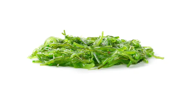 白色背景色下的绿茶海藻色拉分离 Wakame Sea Kelp Salat Chukka Sea Weed Healthy Algae — 图库照片