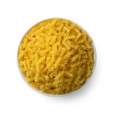 White Bowl 'daki Çiğ İtalyan Fusili Yığını Üst Manzara İzole Edildi. Yumurtalı Fusillo Makarnası. Dry Short Eliche Macarons veya Rotini