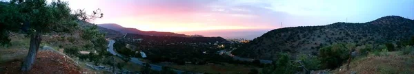 Kreta väg och berg, vacker kväll solnedgång — Stockfoto