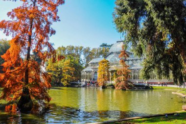 Göl ve Kristal Sarayı, Buen Retiro Park de Madrid (İspanya)