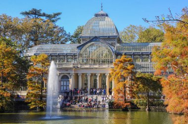 Kristal Sarayı Buen Retiro parkta. Madrid, İspanya