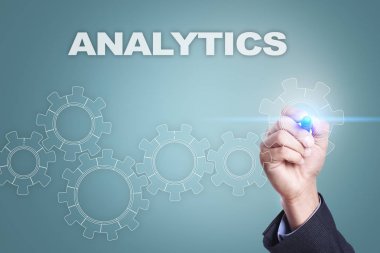 Sanal ekran üzerinde çizim iş adamı. Analytics kavramı.