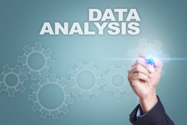 Sanal ekran üzerinde çizim iş adamı. veri analiz kavramı