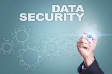 Sanal ekran üzerinde çizim iş adamı. veri güvenlik kavramı