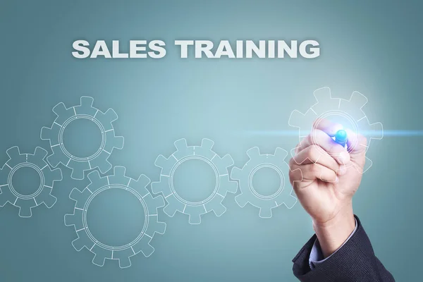 Бизнесмен рисует на виртуальном экране. обучение продажам — стоковое фото
