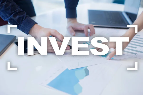 Yatırım. Yatırımın geri dönüşü. Finansal büyüme. Teknoloji ve iş kavramı — Stok fotoğraf