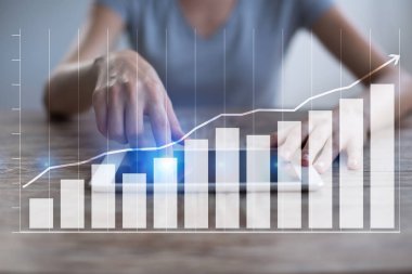 Diyagramlar ve grafikler. İş stratejisi, veri analizi, finansal büyüme kavramı.