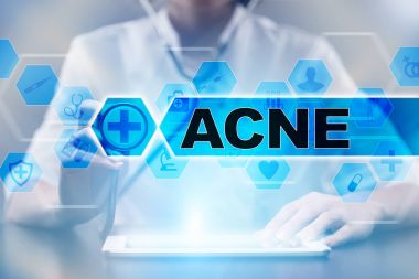 Tıp doktoru akne tıp kavramı ile Tablet Pc kullanma.