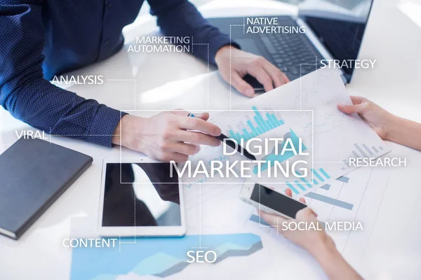 Concepto de tecnología de marketing DIgital. Internet. En línea. SEO. SMM. Publicidad . — Foto de Stock