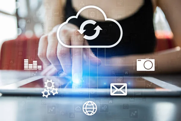 Cloud technologie. Gegevensopslag. Netwerken en internet dienstverleningsconcept. — Stockfoto