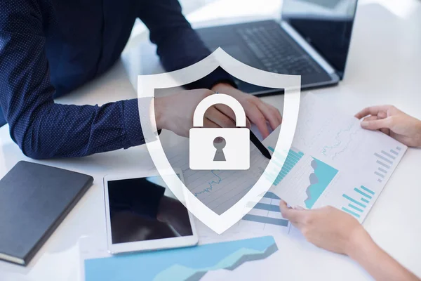 Veiligheid van de cyberruimte, gegevensbescherming, informatie veiligheid. technologie bedrijfsconcept — Stockfoto