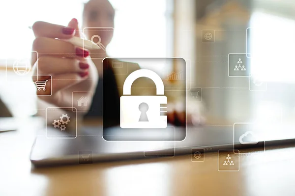 Proteção de dados, cibersegurança, segurança da informação. conceito de tecnologia da internet — Fotografia de Stock
