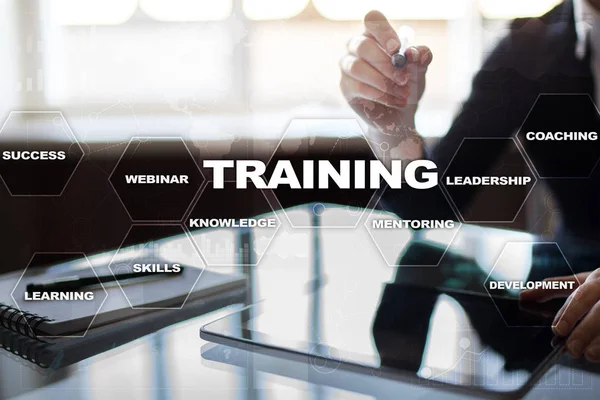 Eğitim ve geliştirme profesyonel büyüme. Internet ve eğitim kavramı.