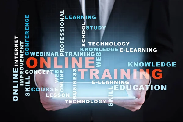 Онлайн тренировки на виртуальном экране. Концепция образования. Облако слов . — стоковое фото