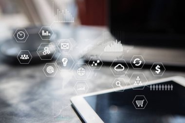 İş ve teknoloji kavramı. Grafikler ve sanal ekran arka planı simgeleri