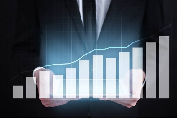 Диаграммы и графики на виртуальном экране. Бизнес-стратегия и финансовый рост
.