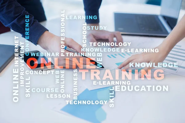 Онлайн тренировки на виртуальном экране. Концепция образования. Облако слов . — стоковое фото