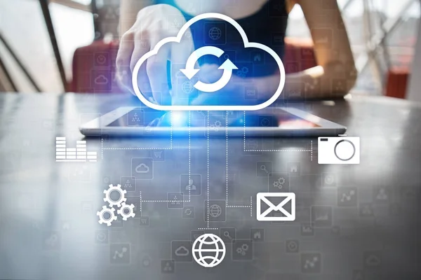 Tecnología Cloud. Almacenamiento de datos. Concepto de red y servicio de internet . — Foto de Stock