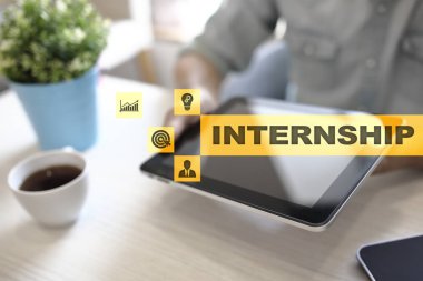 Sanal ekran staj metni. İş, eğitim ve Internet kavramı