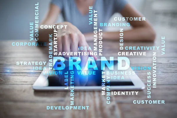 Marka kavramı sanal ekran üzerinde. İş kavramı. Kelime bulutu.