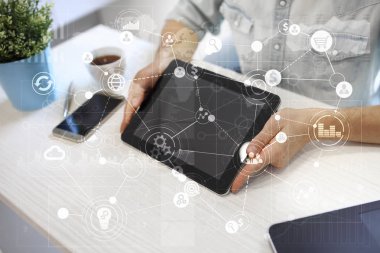 Metin, sanal ekran arka plan ile kutsal kişilerin resmi için şablon. İş, internet teknoloji ve ağ kavramı.