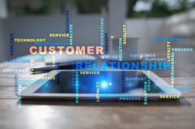 Müşteri ilişkisi yönetimi kavramı sanal ekran üzerinde. Kelime bulutu.