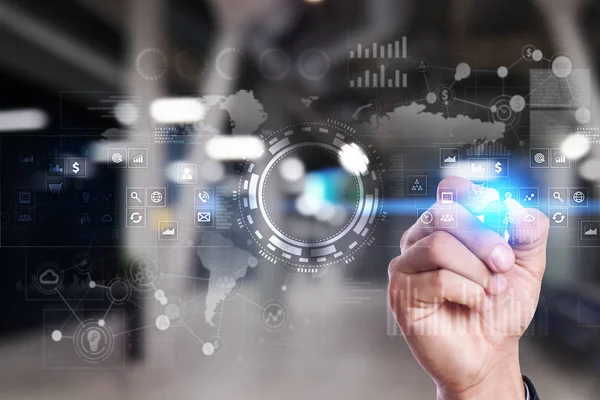 Internet, iş ve teknoloji kavramı. Sanal ekran simgeleri, diyagramlar ve grafikler arka planda