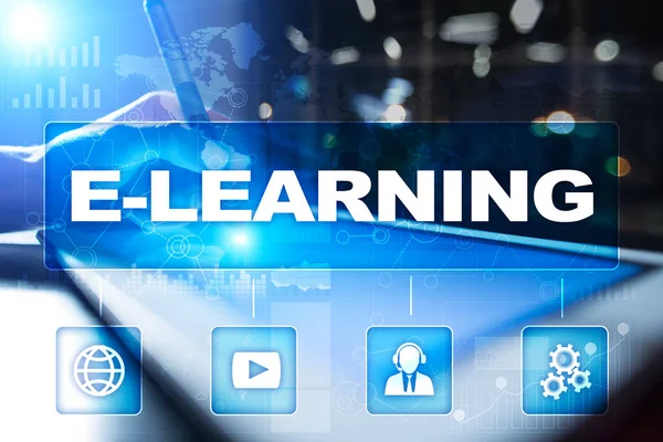 E-学习在虚拟屏幕上。互联网教育概念 — 图库照片