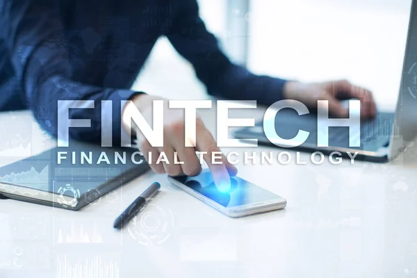 Fintech. Texto de tecnología financiera en pantalla virtual. Concepto de negocio, internet y tecnología — Foto de Stock