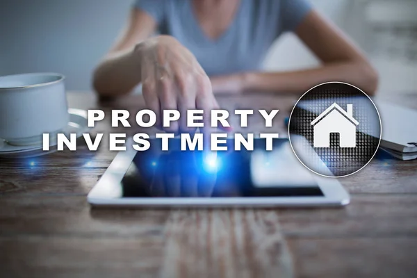 Inversión inmobiliaria concepto de negocio y tecnología. Fondo de pantalla virtual . —  Fotos de Stock
