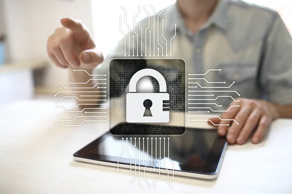 Ciberseguridad, protección de datos, seguridad de la información y cifrado. tecnología de Internet y concepto de negocio . — Foto de Stock