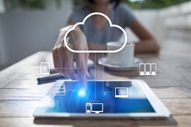 Bulut teknoloji. Veri depolama. Ağ ve Internet hizmet anlayışı.