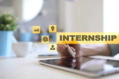 Sanal ekran staj metni. İş, eğitim ve Internet kavramı.