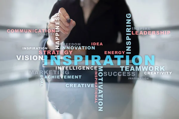 Sanal ekran üzerinde ilham kelimeler bulut.