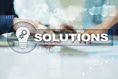İş çözümleri kavramı sanal ekrandaki.