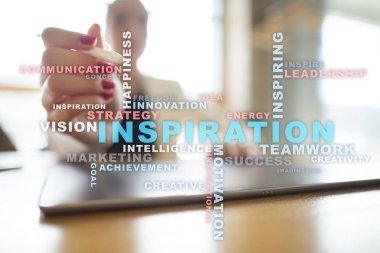 Sanal ekran üzerinde ilham kelimeler bulut.