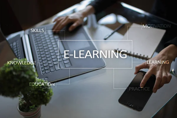 E-Learning na virtuální obrazovce. Koncepce vzdělávání Internet. — Stock fotografie