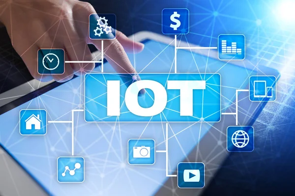 IOT. Concepto de Internet de la Cosa. Red de comunicación online multicanal digital 4.0 — Foto de Stock