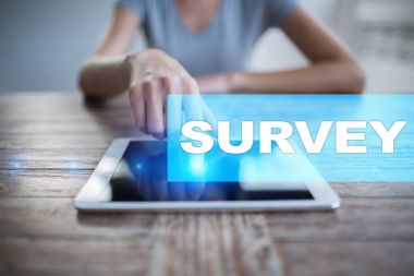 Sanal ekran üzerinde metin araştırması. Geri bildirim ve müşteriler görüşler. İş internet ve teknoloji kavramı. 