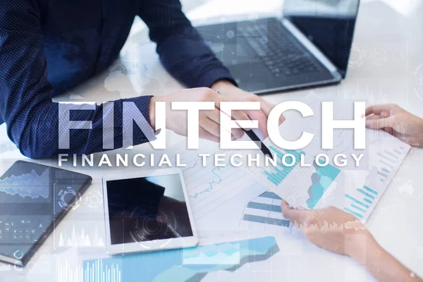 FinTech zyskał. Finansowych technologia tekst na ekranie wirtualnych. Koncepcja biznesu, internet i technologia. — Zdjęcie stockowe