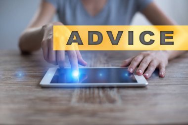 Sanal ekran tavsiye metni. İş kavramı, teknoloji ve internet. 