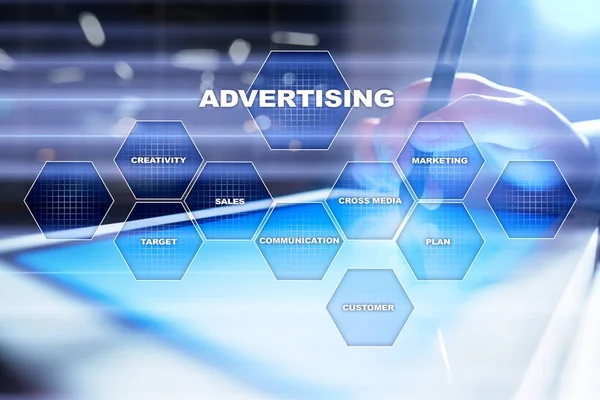 Διαφήμιση, μάρκετινγκ στρατηγικής. Εικονίδια και διαγράμματα σχετικά με εικονική οθόνη. Έννοιας επιχείρηση, στο διαδίκτυο και την τεχνολογία. — Φωτογραφία Αρχείου