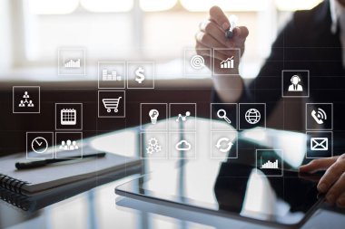 Sanal ekran arayüzü ile uygulamaları kutsal kişilerin resmi. Apps. Strateji planlama Internet teknoloji kavramı.