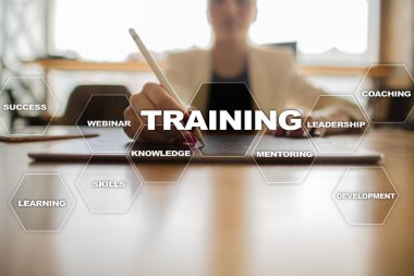 Eğitim ve geliştirme profesyonel büyüme. Internet ve eğitim kavramı.